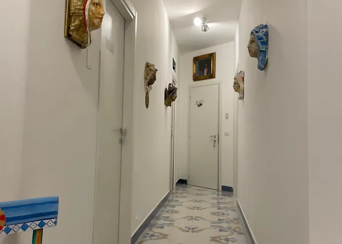 Leopardi A Due Passi Dal Mare *